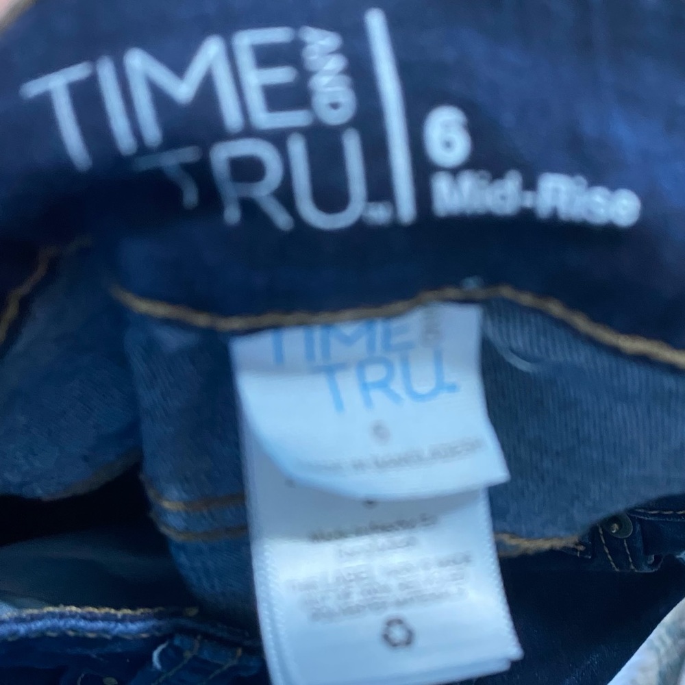 TIME AND TRU Bermuda Jean Shorts. Mid-Rise. Destruction. Size 6. - Picture 3 of 3